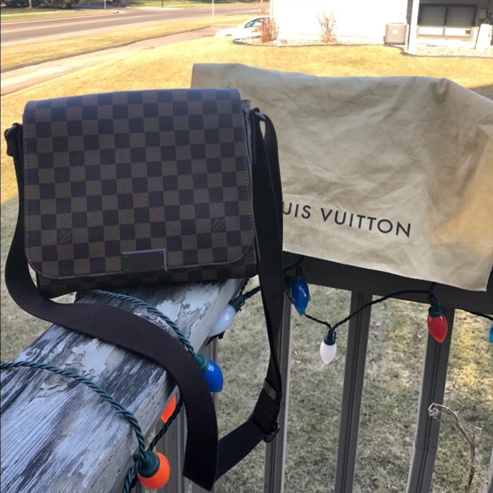 Authentic LOUIS VUITTON District PM Damier Ebene
